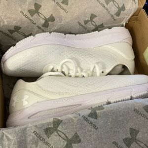 Under Armour Woman’s HOVR Sonic 5